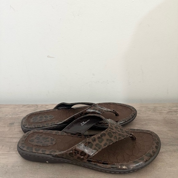 BOC Born Concept Women’s Leopard Print Thong Flat Sandal Shoe Size 10 - Picture 1 of 7